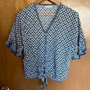 Patterned blouse. Size large!